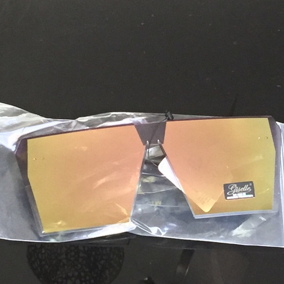 Giselle Oversized Sunglasses - Picture 2 of 3